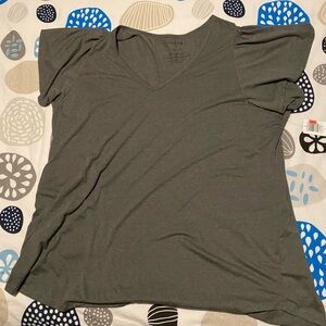 New Torrid gray Butterfly sleeves tee size 4